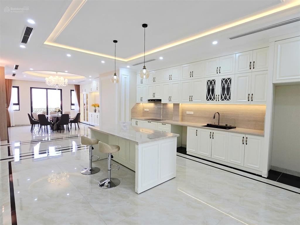 Bán nhà phân lô 918 phúc đồng  7 tầng thang máy  gara 3 ô tô  sát sân golf long biên