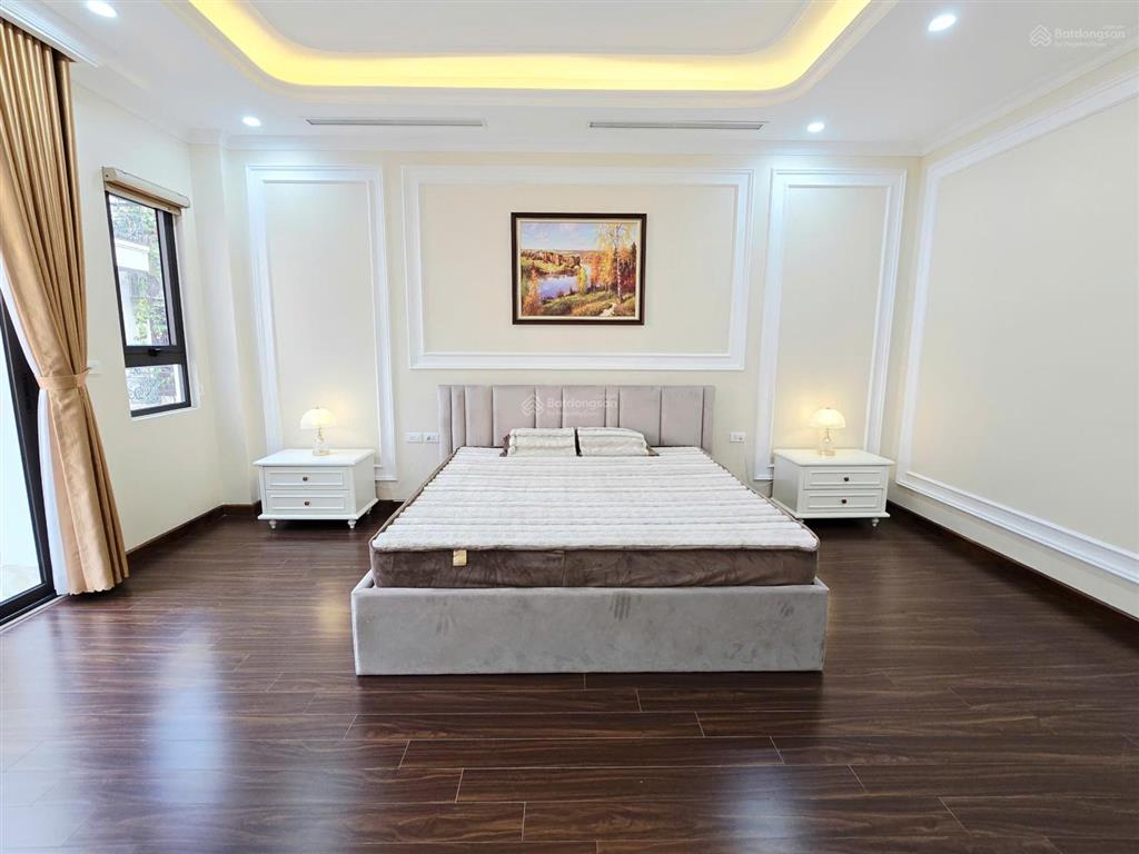 Bán nhà phân lô 918 phúc đồng  7 tầng thang máy  gara 3 ô tô  sát sân golf long biên