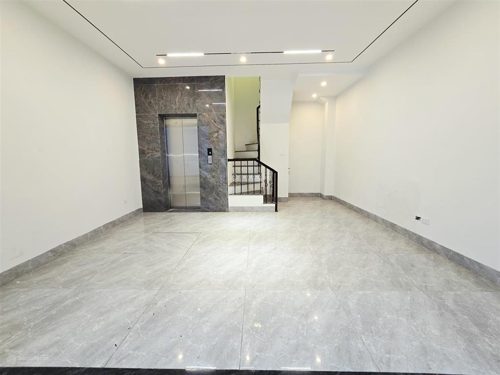 Bán nhà riêng tại thạch bàn, 7,9 tỷ, 35 m2, 3pn, 5wc, hướng tây bắc, pháp lý đầy đủ