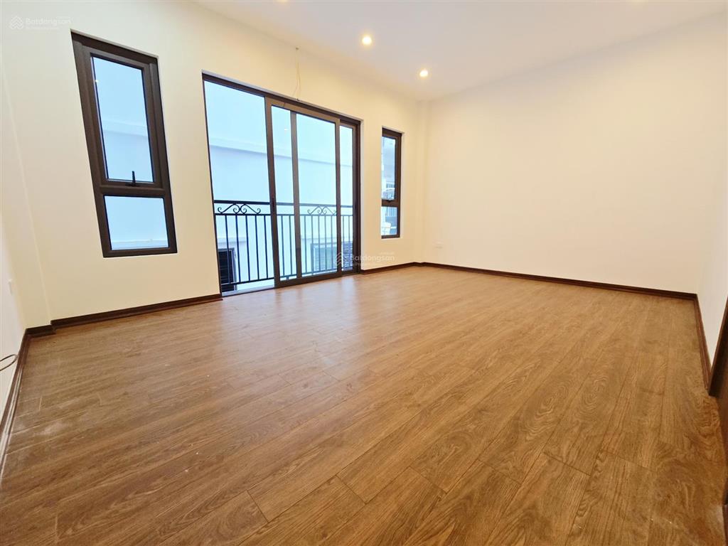 Bán nhà riêng tại thạch bàn, 7,9 tỷ, 35 m2, 3pn, 5wc, hướng tây bắc, pháp lý đầy đủ