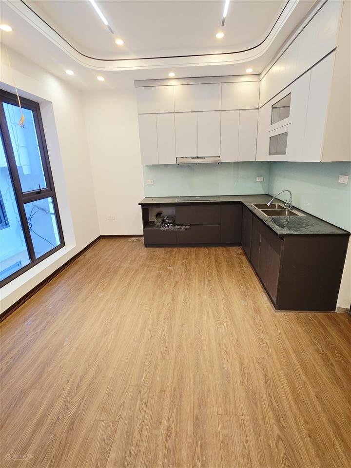 Bán nhà riêng tại thạch bàn, 7,9 tỷ, 35 m2, 3pn, 5wc, hướng tây bắc, pháp lý đầy đủ