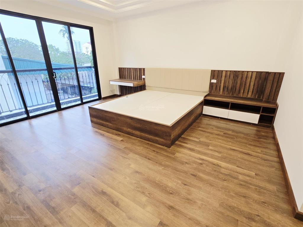 Bán nhà mới lâm hạ  bồ đề, long biên 69m2 x 7 tầng thang máy  gara ô tô tránh  full nội thất