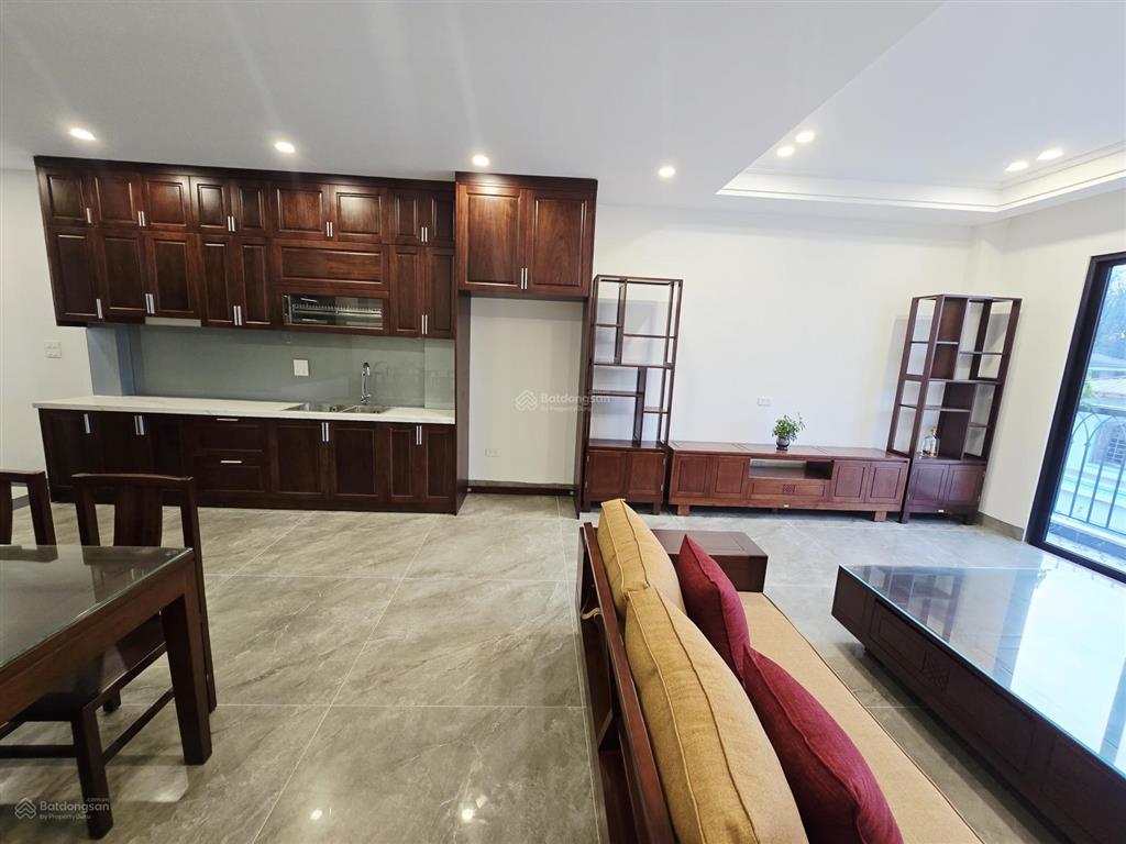 Bán nhà mới lâm hạ  bồ đề, long biên 69m2 x 7 tầng thang máy  gara ô tô tránh  full nội thất