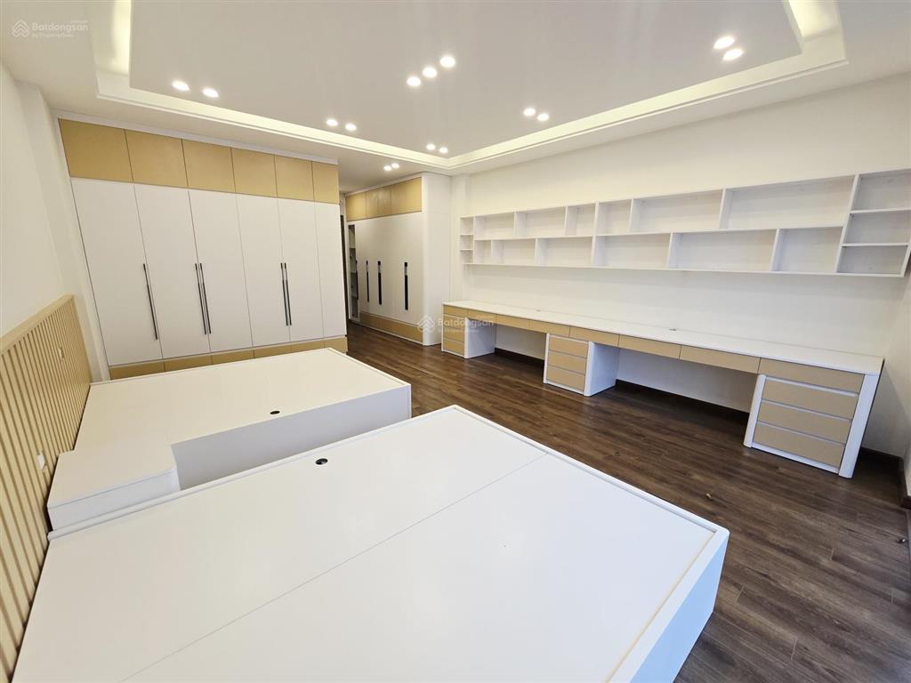 Bán nhà mới lâm hạ  bồ đề, long biên 69m2 x 7 tầng thang máy  gara ô tô tránh  full nội thất