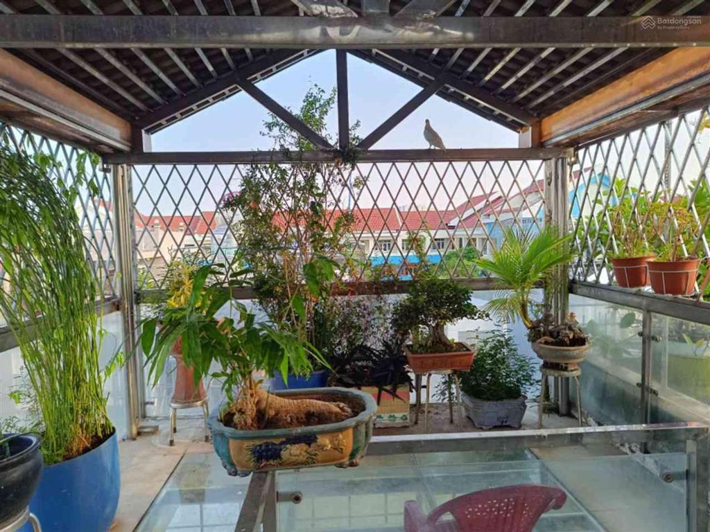 Bán gấp nhà đẹp hàn hải nguyên q11  49m2  4 tầng btct  5pn  cách 1 căn ra ôtô