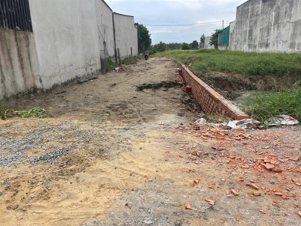Bán nền đất 5x22, đối diện e.city tân đức giá ngộp chỉ có 690trieu, đường xe hơi