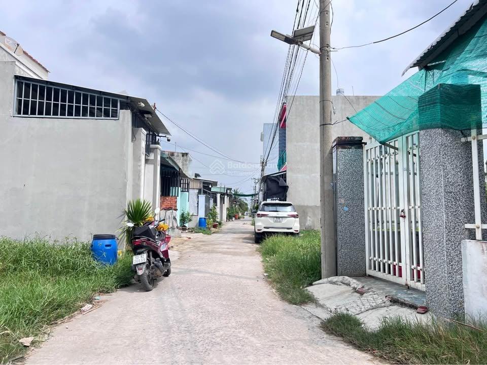 Chủ lỗ nặng cần tiền rao bán nền đất 5x21 (105m2), gần giồng lớn, mỹ hạnh nam, giá net 630tr chốt