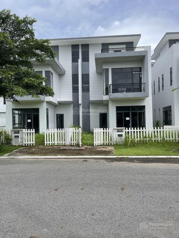 Bán biệt thự sổ hồng riêng, vay được ngân hàng 8x17m (136m2), mt tỉnh lộ 824, giá siêu tốt 3tỷ1