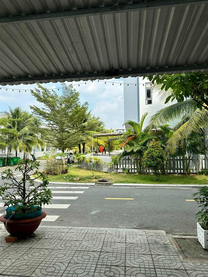 Bán biệt thự sổ hồng riêng, vay được ngân hàng 8x17m (136m2), mt tỉnh lộ 824, giá siêu tốt 3tỷ1