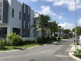 Bán biệt thự sổ hồng riêng, vay được ngân hàng 8x17m (136m2), mt tỉnh lộ 824, giá siêu tốt 3tỷ1