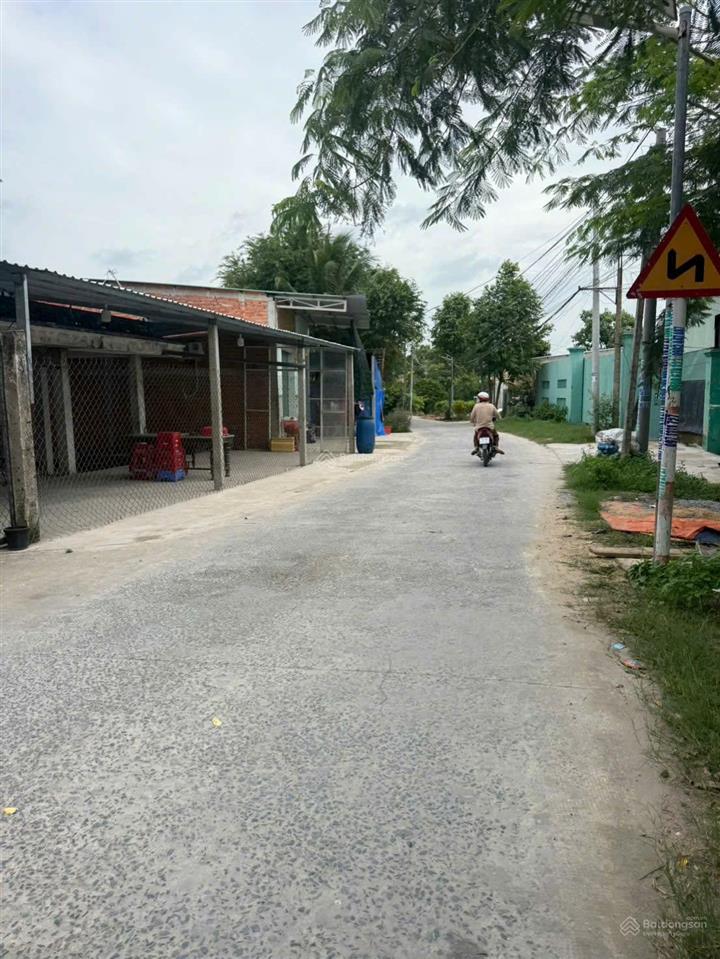 Chính chủ cần bán nền đất 5x27, 136m2, đường bê tông thông 5m, sát ubx đức hòa thượng 850 triệu
