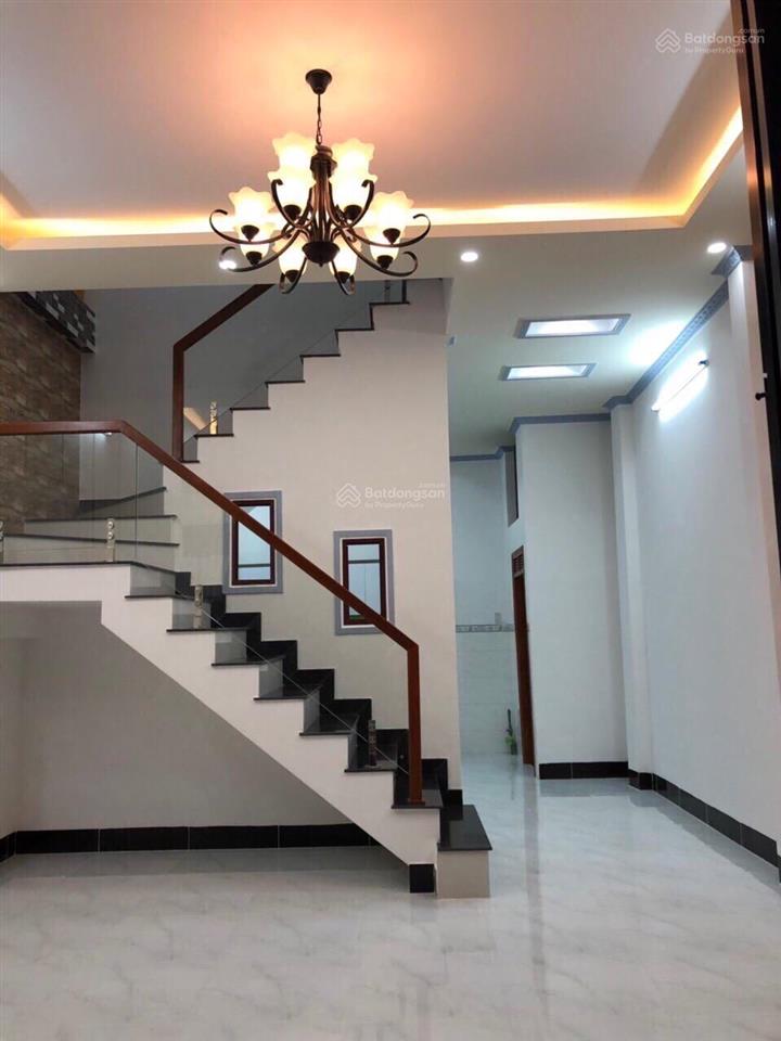 Bán nhà đức hòa đông, srh, 5x17m, giá 1tỷ950, 3pn, 2wc, mt bê tông 5m, xã đức hòa đông