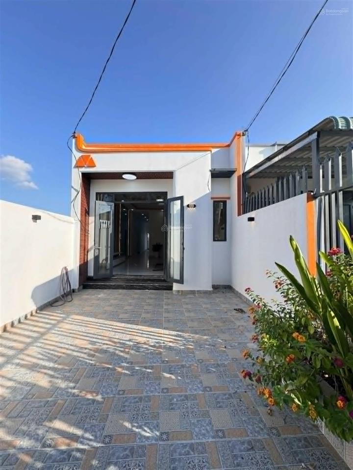 Bán nhà giá rẻ, sổ hồng riêng, 4,5x27, nhà mới xây, đường xe hơi giá 1ty450 xã đức hòa đông