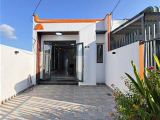 Bán nhà giá rẻ, sổ hồng riêng, 4,5x27, nhà mới xây, đường xe hơi giá 1ty450 xã đức hòa đông