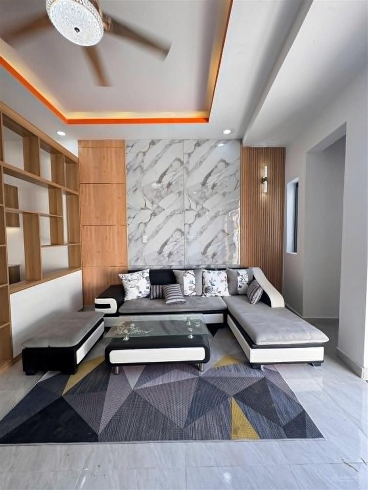 Bán nhà giá rẻ, sổ hồng riêng, 4,5x27, nhà mới xây, đường xe hơi giá 1ty450 xã đức hòa đông
