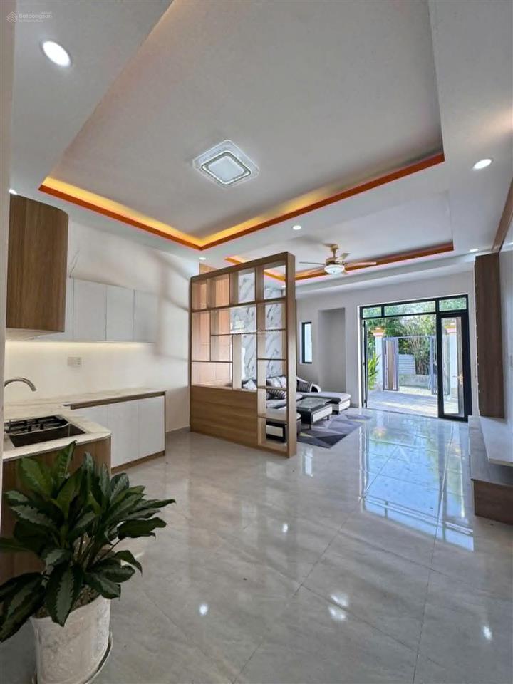 Bán nhà giá rẻ, sổ hồng riêng, 4,5x27, nhà mới xây, đường xe hơi giá 1ty450 xã đức hòa đông