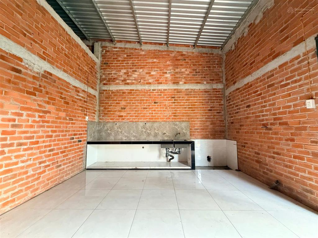 Bán nhà giá rẻ, shr, đường thông ô tô, 5x22 giá chỉ có 999tr, xã đức hòa thượng,  0704 794 ***