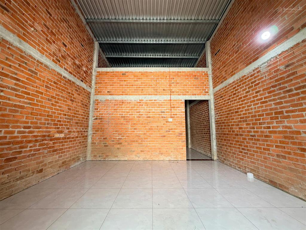 Bán nhà giá rẻ, shr, đường thông ô tô, 5x22 giá chỉ có 999tr, xã đức hòa thượng,  0704 794 ***