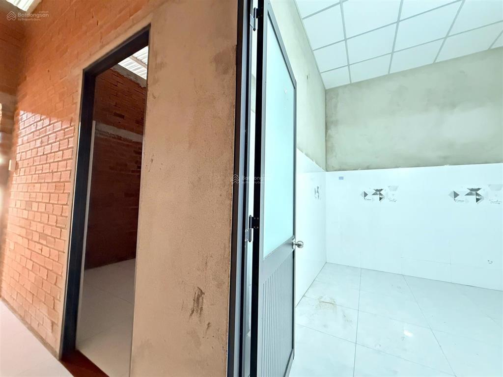 Bán nhà giá rẻ, shr, đường thông ô tô, 5x22 giá chỉ có 999tr, xã đức hòa thượng,  0704 794 ***