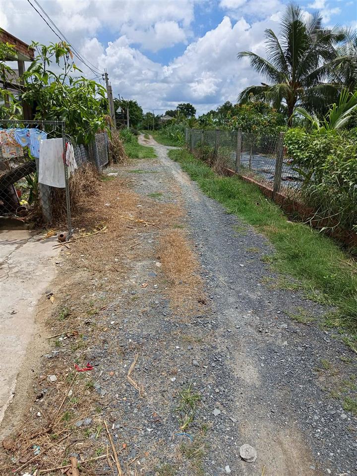 Đất giá rẻ xây nhà sát thị trấn đức hòa, 5x40m, giá 450tr, shr, đường kênh 10m,  0704 794 ***