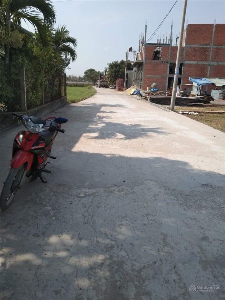 Chợ đức hòa có lô chủ cần bán gấp, giá ngợp chốt 850tr, 5x22m, shr, thổ cư, đất đã san lấp