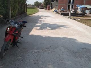 Chợ đức hòa có lô chủ cần bán gấp, giá ngợp chốt 850tr, 5x22m, shr, thổ cư, đất đã san lấp