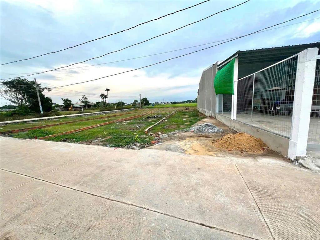 Đất nằm 1 sẹc đường hồ chí minh, ngay bệnh viện hậu nghĩa, 5x24 giá ngợp 695tr, đường bê tông 5m