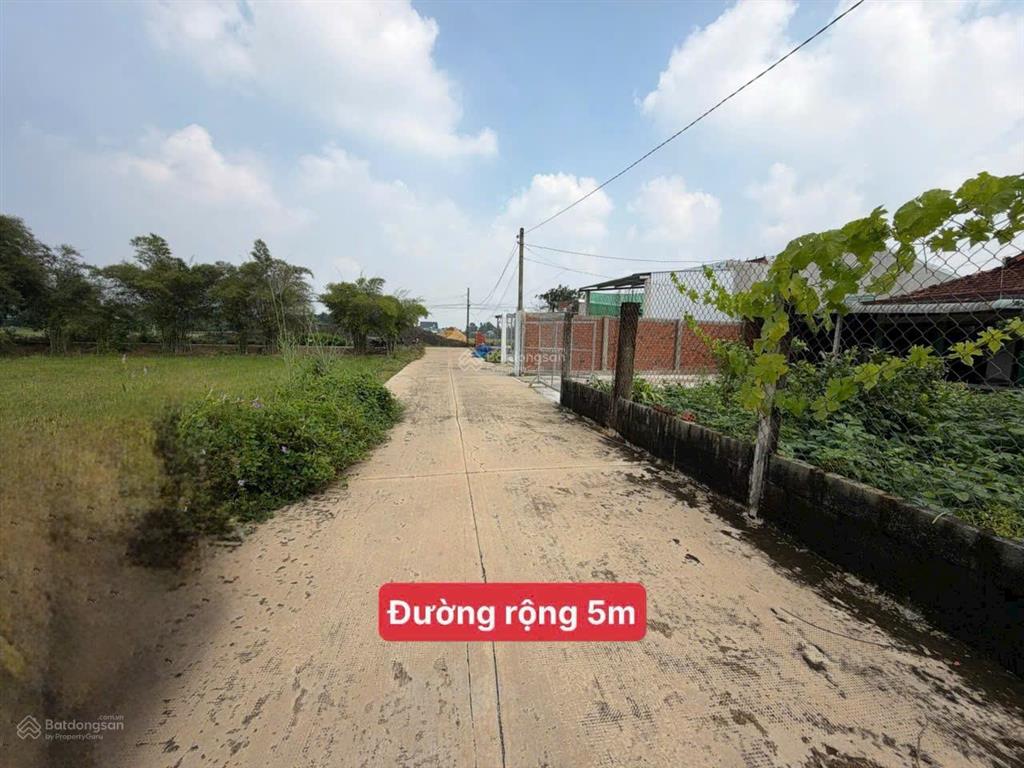 Đất nằm 1 sẹc đường hồ chí minh, ngay bệnh viện hậu nghĩa, 5x24 giá ngợp 695tr, đường bê tông 5m
