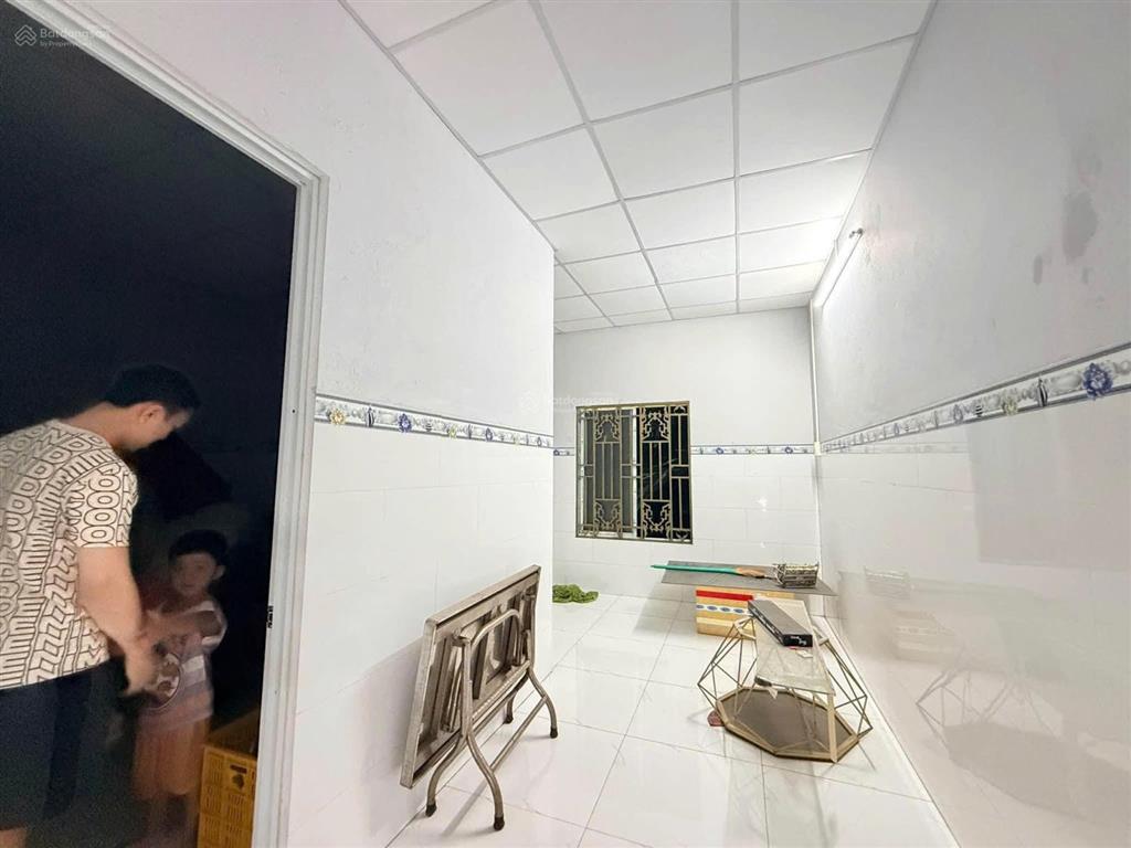 Cơ hội có nhà giá công nhân,ngay kcn tân đức ,nhà 5x12, thổ cư, shr đường bê tông 4m thông giá 1ty2