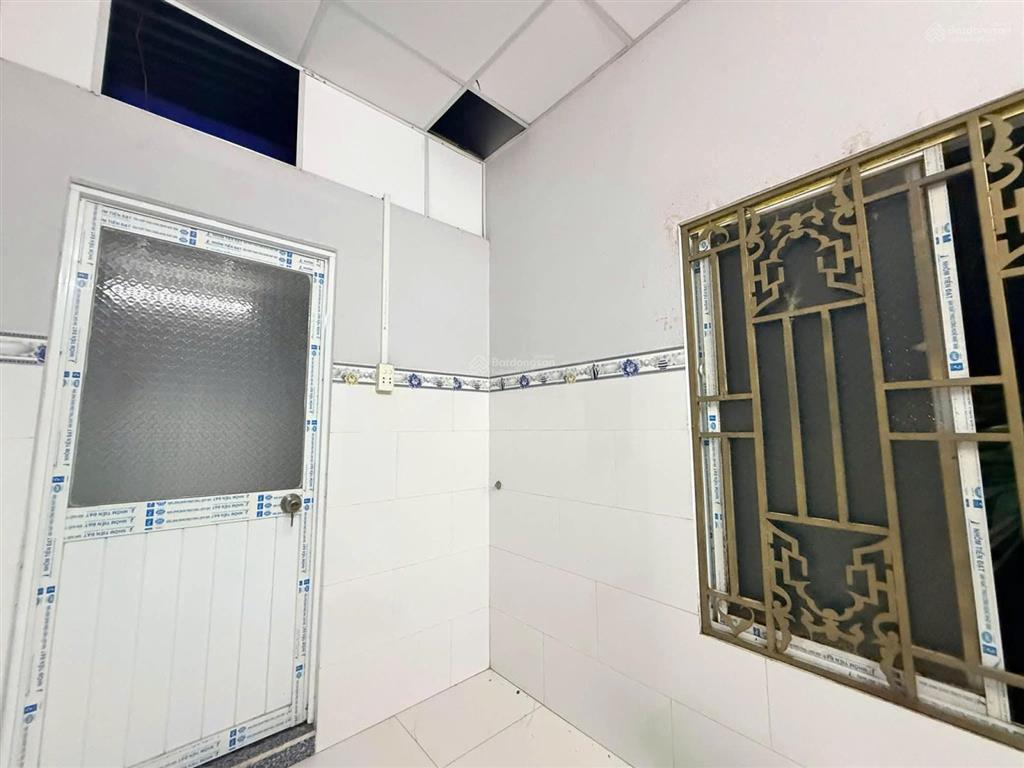 Cơ hội có nhà giá công nhân,ngay kcn tân đức ,nhà 5x12, thổ cư, shr đường bê tông 4m thông giá 1ty2