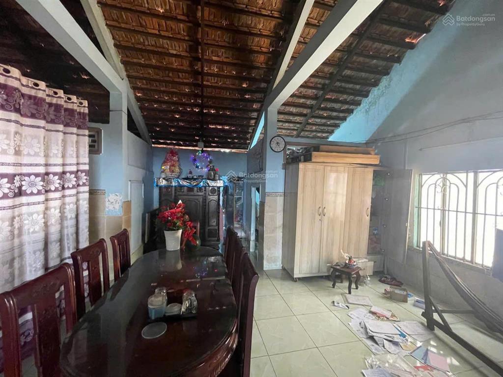 Bán dãy nhà trọ đang cho thuê ngay tỉnh lộ 10, có căn nhà + 6 phòng trọ tn 11 triệu/tháng, giá 2 tỷ