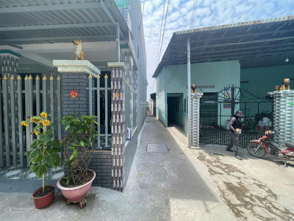 Bán dãy nhà trọ đang cho thuê ngay tỉnh lộ 10, có căn nhà + 6 phòng trọ tn 11 triệu/tháng, giá 2 tỷ