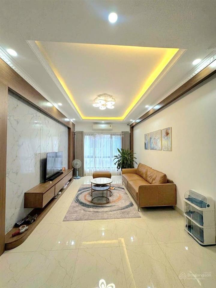 Chưa đến 12 tỷ  175 lạc long quân, 35m2 thang máy