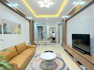Chưa đến 12 tỷ  175 lạc long quân, 35m2 thang máy