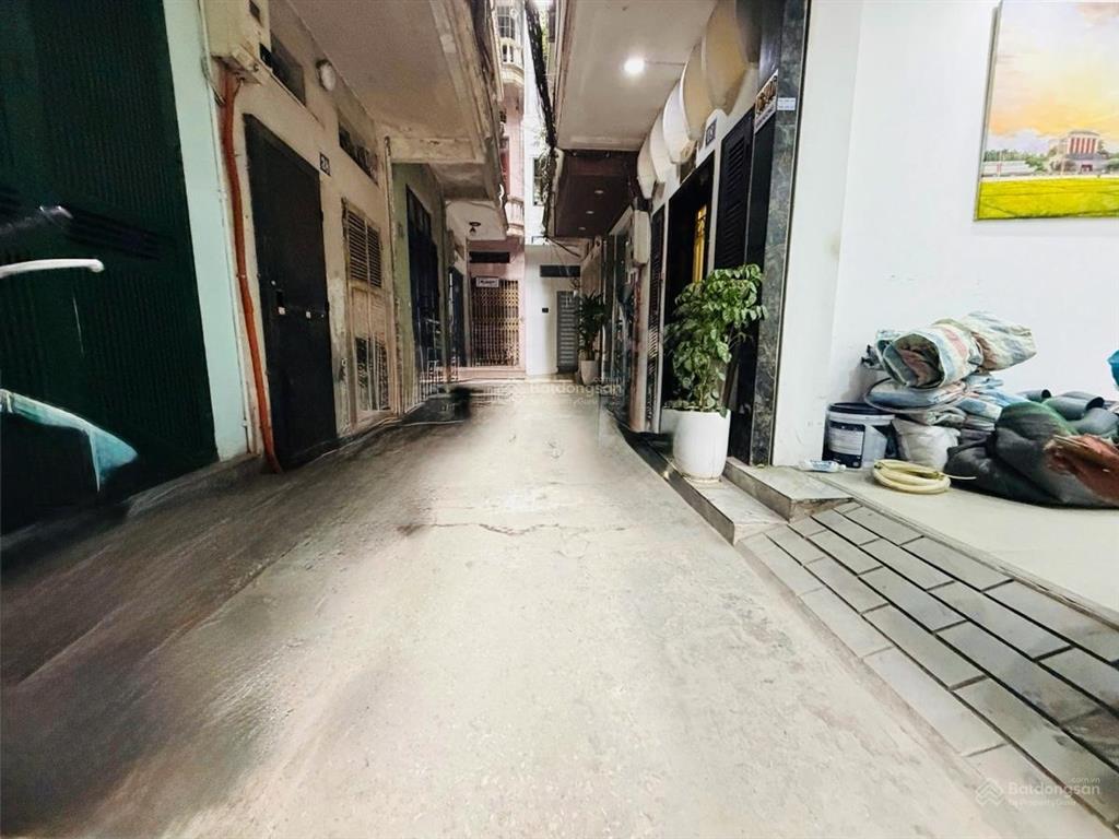 Trung tâm đống đa  ô tô đỗ cửa  dòng tiền ổn định  7 phòng to khép kín