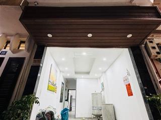 Trung tâm đống đa  ô tô đỗ cửa  dòng tiền ổn định  7 phòng to khép kín