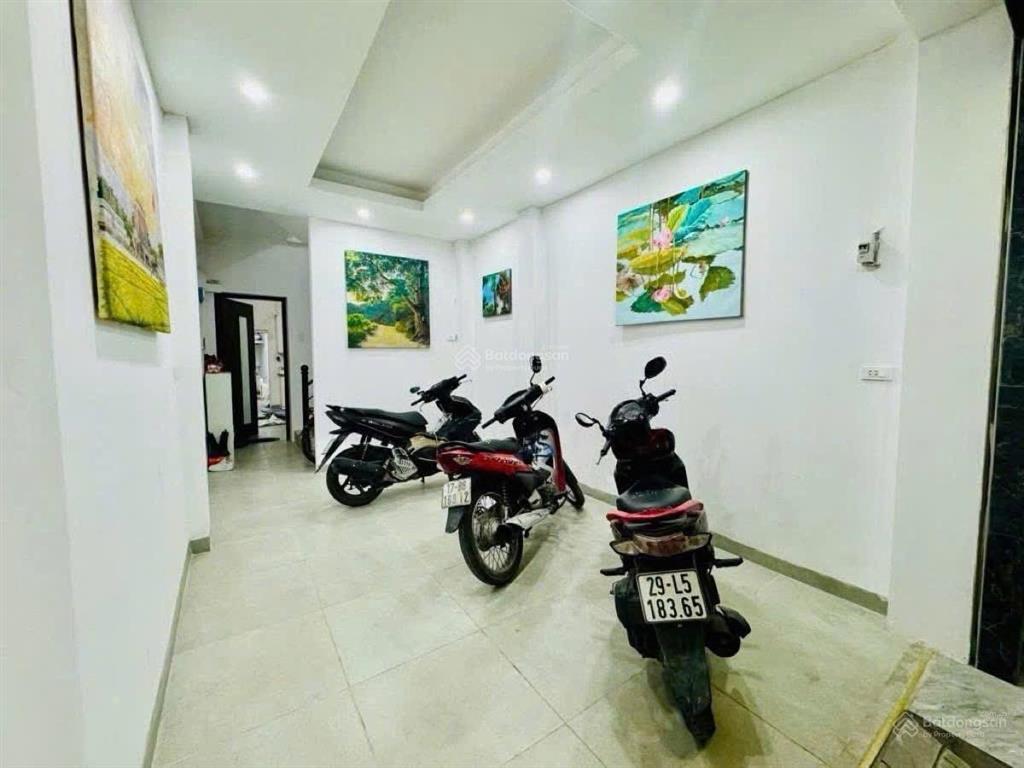 Trung tâm đống đa  ô tô đỗ cửa  dòng tiền ổn định  7 phòng to khép kín