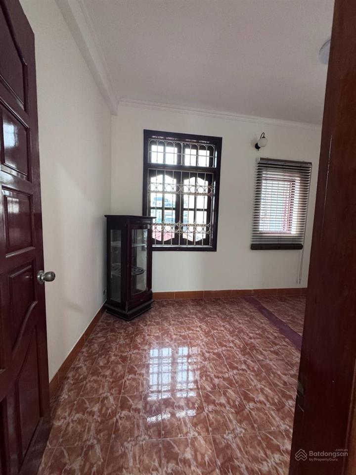 Ko quy hoạch  hoàng cầu  nhà 2 mặt ngõ 60m x 5 tầng  cách ô tô 5m