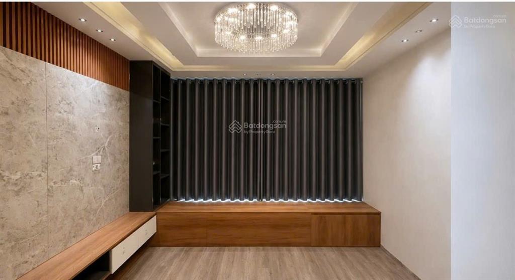 Khâm thiên  15m ra ngõ 7 tầng  thang máy  nhà mới ở luôn