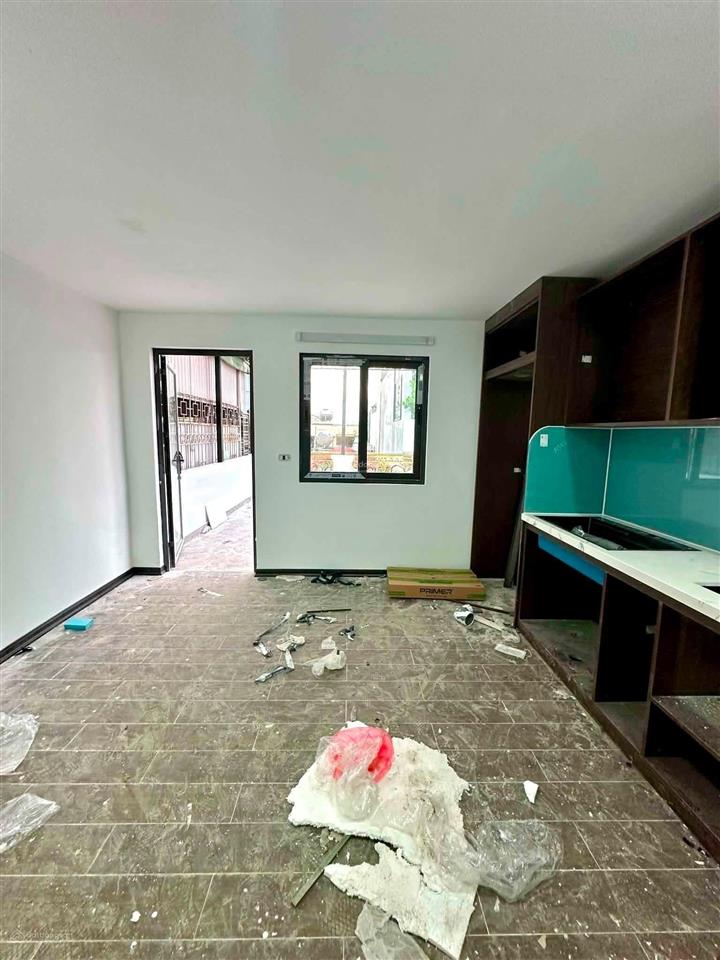 Bán nhà riêng 3pn, 4wc, 42m2, 17,5 tỷ tại phố trần quốc hoàn, quận cầu giấy