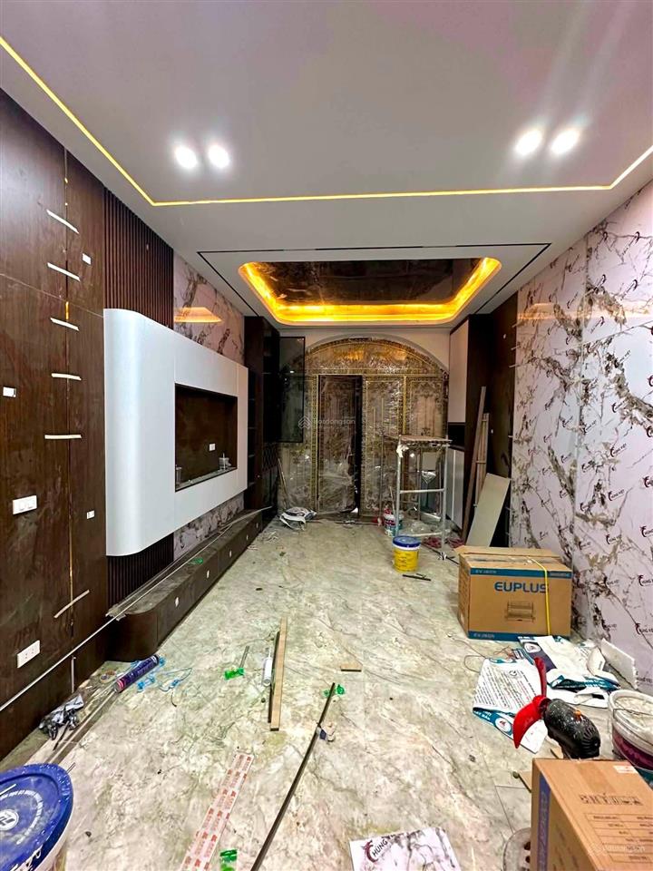 Bán nhà riêng 3pn, 4wc, 42m2, 17,5 tỷ tại phố trần quốc hoàn, quận cầu giấy