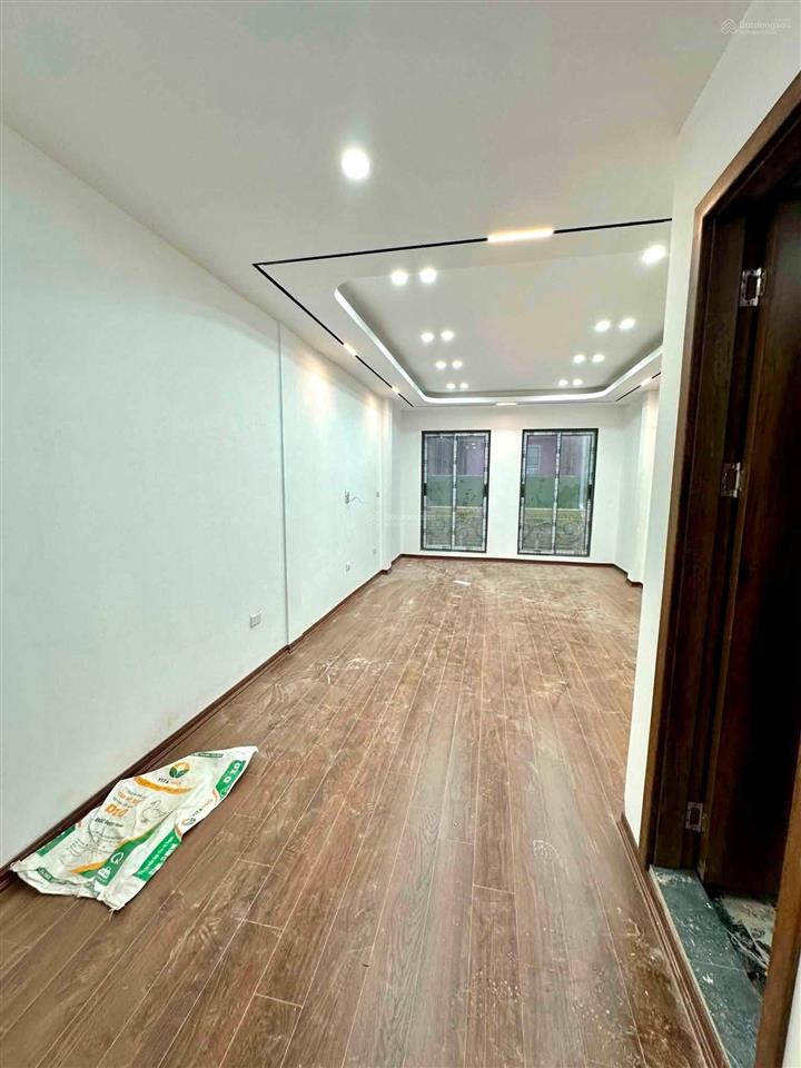 Bán nhà riêng 3pn, 4wc, 42m2, 17,5 tỷ tại phố trần quốc hoàn, quận cầu giấy