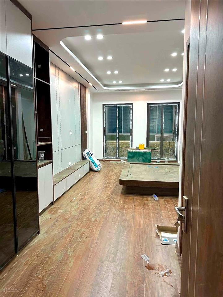 Bán nhà riêng 3pn, 4wc, 42m2, 17,5 tỷ tại phố trần quốc hoàn, quận cầu giấy