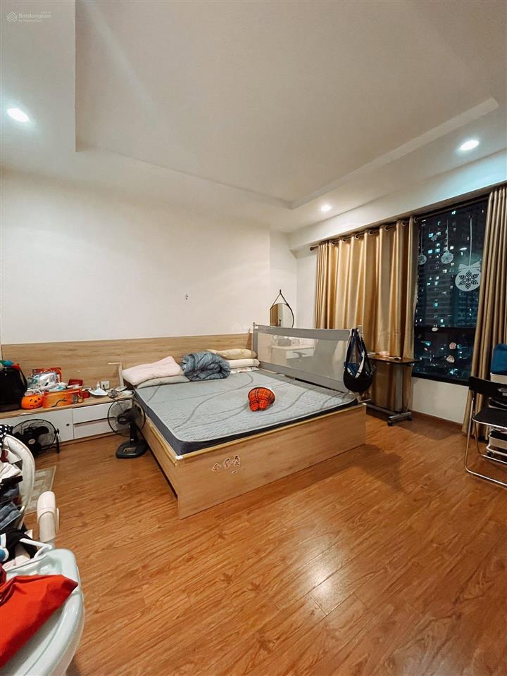 Bán căn hộ times city, tầng trung  16,2 tỷ, 126 m2, 3pn, 2wc, nội thất đầy đủ