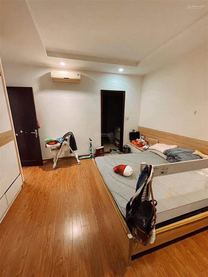 Bán căn hộ times city, tầng trung  16,2 tỷ, 126 m2, 3pn, 2wc, nội thất đầy đủ