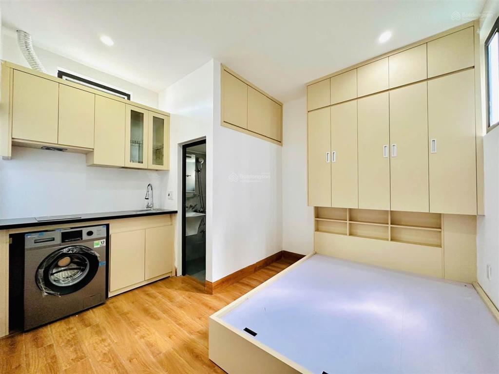 Gà đẻ trứng vàng  lãi ròng hàng tháng  13 phòng khép kín  đối diện time city  thang máy