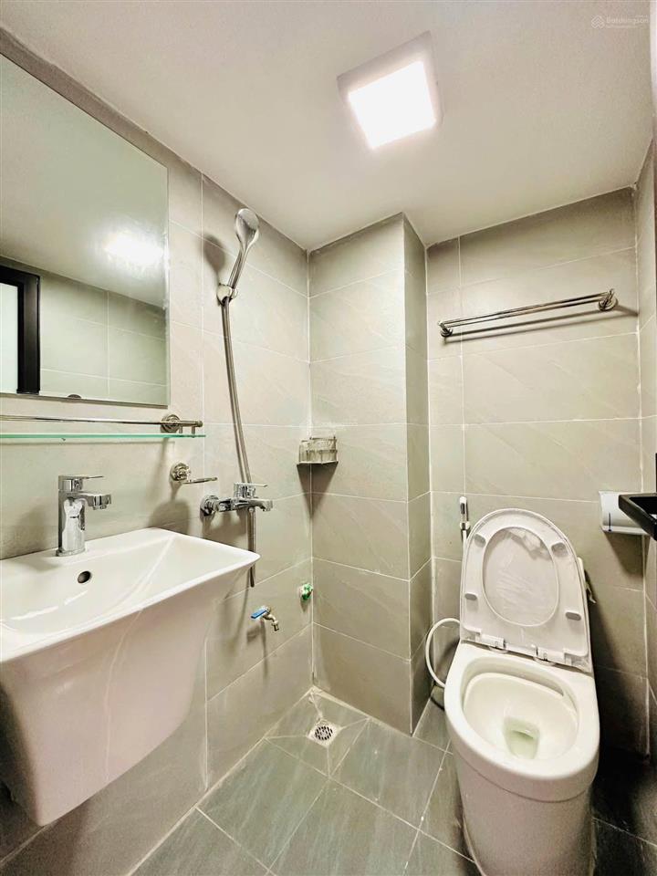 Gà đẻ trứng vàng  lãi ròng hàng tháng  13 phòng khép kín  đối diện time city  thang máy