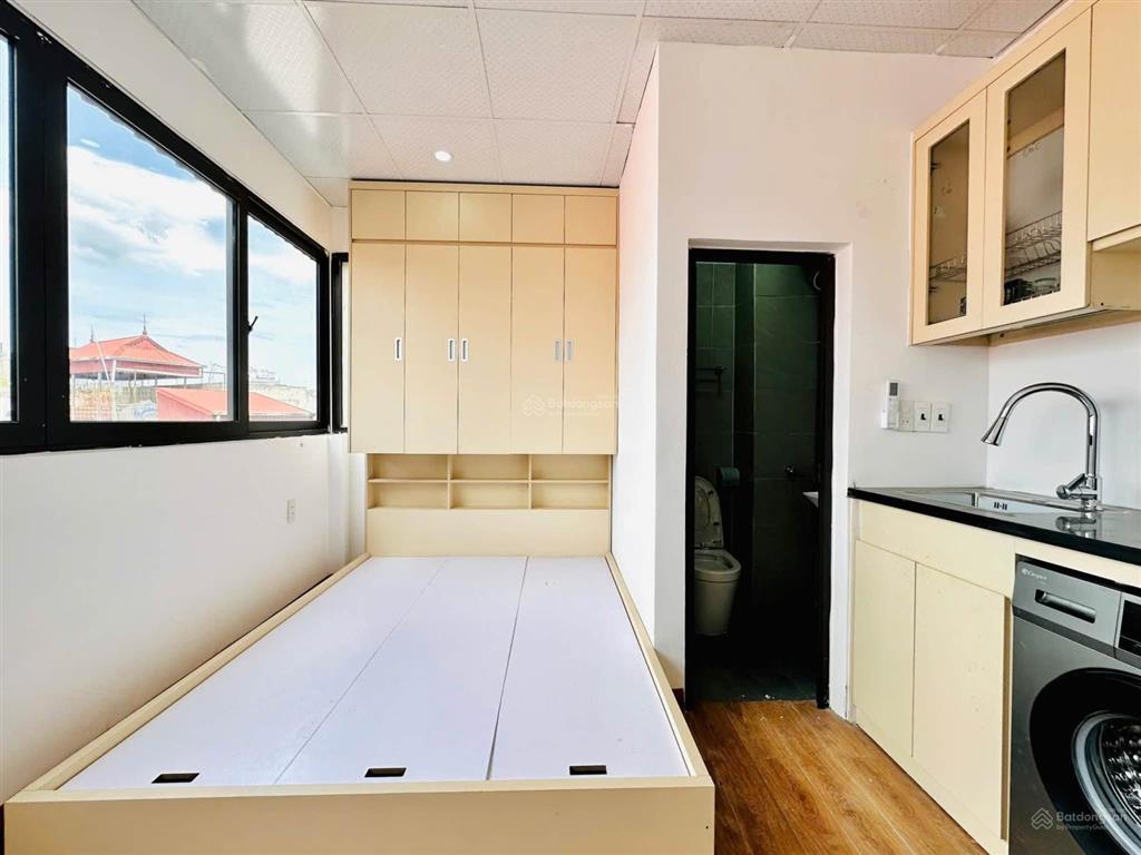 Gà đẻ trứng vàng  lãi ròng hàng tháng  13 phòng khép kín  đối diện time city  thang máy