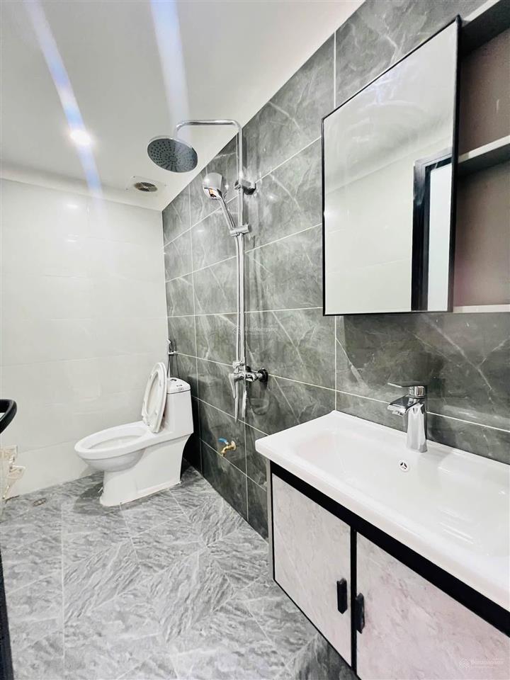 Hoàng văn thái  phân lô ô tô vào nhà  nhà mới đẹp  2 thoáng trước sau  full nội thất