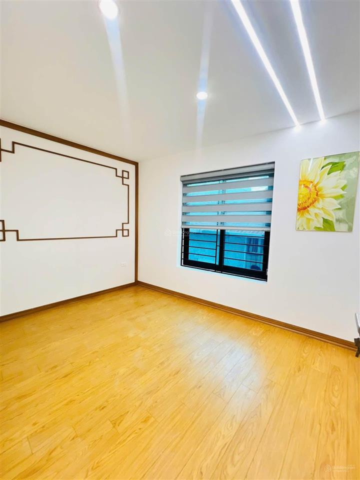 Hoàng văn thái  phân lô ô tô vào nhà  nhà mới đẹp  2 thoáng trước sau  full nội thất